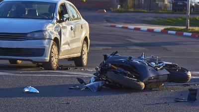 Pijan udario motociklistu i pobegao: Policija ga brzo uhapsila