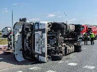 Prevrnula se prikolica kamiona na obilaznici oko BG: Totalni kolaps (FOTO)