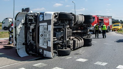 Prevrnula se prikolica kamiona na obilaznici oko BG: Totalni kolaps (FOTO)