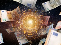 2 znaka horoskopa ove godine žive bez brige o parama: Novac im se LEPI ZA PRSTE 