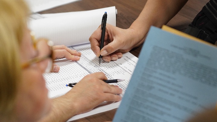 DAN UOČI IZBORA: Između visokih uloga i niskih očekivanja - šta sutra ZAISTA ODLUČUJE Srbija?