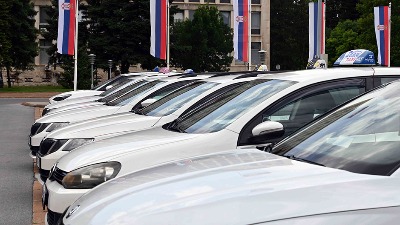 "Put u haos...": Udruženje taksista udarilo na Macuta
