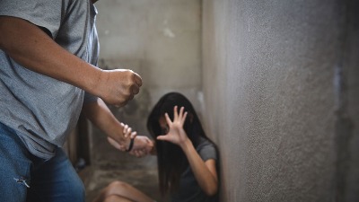 HOROR na Zvezdari: Muž ZVERSKI pretukao suprugu