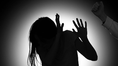 Uhapšen zbog nasilja u Negotinu: Udarao i šutirao ženu na ulici dok nije pala, pa nastavio