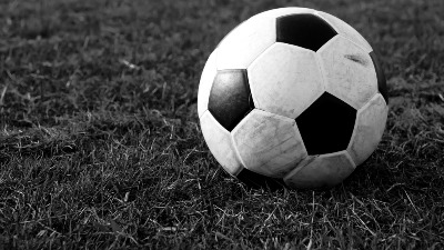 Umro bivši osvajač KEŠ i Kupa UEFA, na terenu nosio naočare