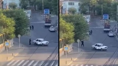 Prvi snimci napada: Automatskim puškama pucali po ulici (VIDEO)