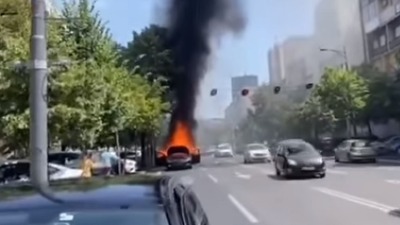 Izgoreo automobil u centru Beograda (VIDEO)