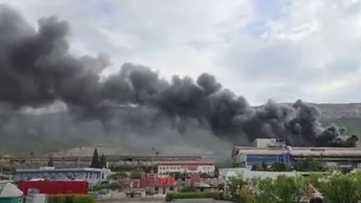 Veliki požar kod Splita: Gori bivša železara (VIDEO)