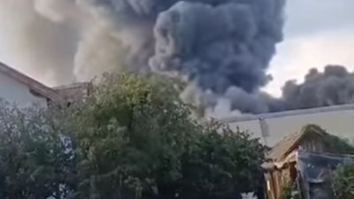 Buknuo požar u fabrici Bambi (VIDEO, FOTO)