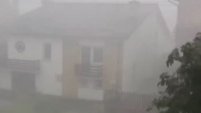 Vetar obarao stabla, grad uništavao fasade: Nevreme protutnjalo kroz Vojvodinu (VIDEO i FOTO)