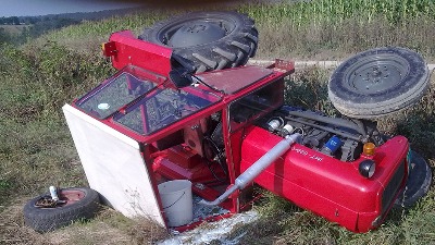 Niz tragedija sa traktorima se nastavlja: U prevrtanju kod Jagodine poginula jedna osoba