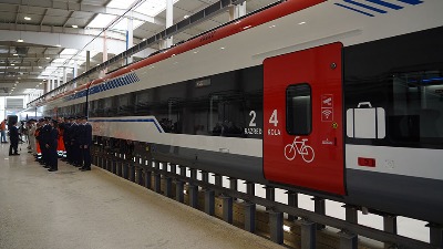 Voz iz Novog Sada zaustavljen u Novoj Pazovi, sledeći po rasporedu nije ni krenuo iz stanice