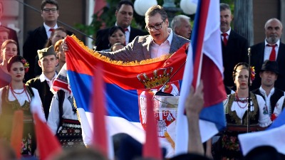 Vučićev i Dodikov Svesrpski fijasko: Nekoliko hiljada ljudi, sa sve folklorašima (FOTO)