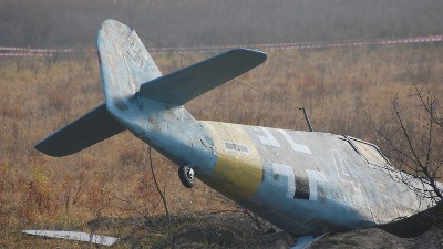 Avion se srušio na stambenu zgradu (FOTO)