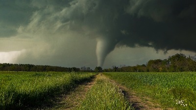 "Prikolica letela deset metara": Jeziv tornado u Srbiji (VIDEO)