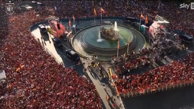 Ludnica u Madridu - ovako se dočekuju šampioni (VIDEO)