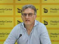 Cvejić (SRCE): Vučićevića meštani sela koje obilazi već zovu "službeni glasnik"