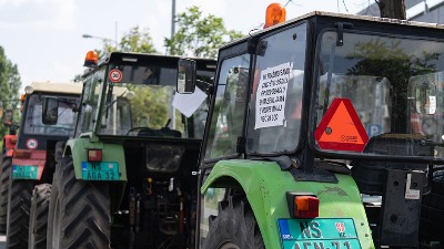 Paori pozvali na protest: Kažu da je traktor sramota za Srbiju