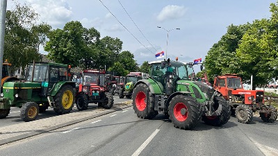 Ratari iz Subotice traktorima blokirali magistralu