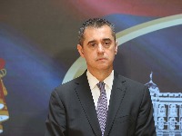 Nikezić: Jedino korupcija može biti razlog da EPS naplatu računa preusmeri na Alta banku