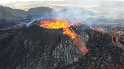 Erupcija Etne paralisala sve: Hiljade putnika zarobljeno na ostrvu, desetine letova otkazano (FOTO, VIDEO)