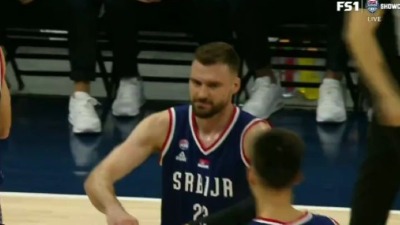 Lebron "odneo" Gudurića, a reakcija našeg košarkaša je HIT (VIDEO)