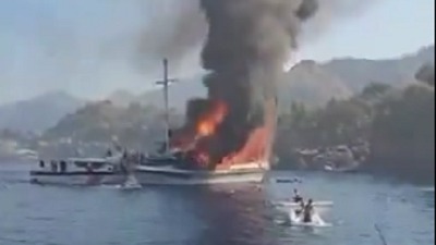 Haos kod Marmarisa, izgorela jahta prepuna turista (VIDEO)