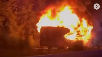 Zapalio se autobus kod Ade: Izgorelo celo vozilo (VIDEO)