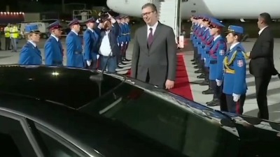 "Kad bi mi neko objasnio šta sad čekaju": Šolc ostavio Vučića ispred kola, Tepić podelila video ukiseljenog predsednika