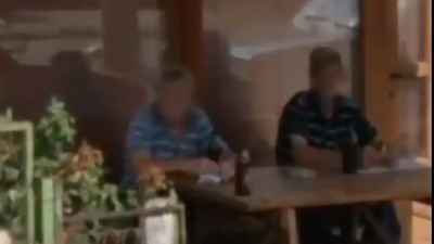 "Nacionalni sport": Na Gugl mapama samo Srbi koji piju ispred prodavnica (VIDEO)