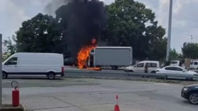 Izgoreo kamion pun klima uređaja kod BG aerodroma (VIDEO)