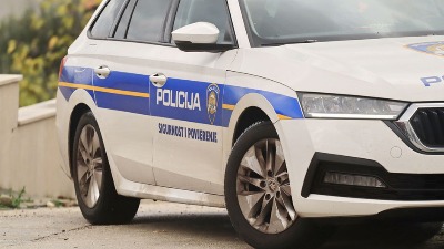 Jedna osoba pala sa litice, drugu pokušavaju da spasu