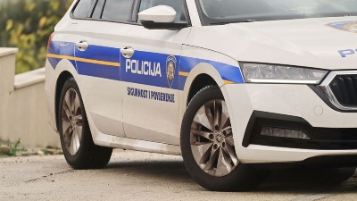 DRAMA u Splitu: Naoružan muškarac šeta ulicama