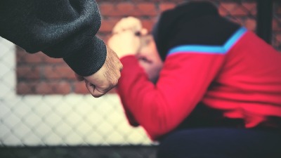 Vršnjačko nasilje u osnovnoj školi: Učeniku slomljen nos Vršnjačko nasilje u osnovnoj školi: Učeniku slomljen nos