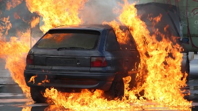 Gori auto kod Lapova (FOTO)