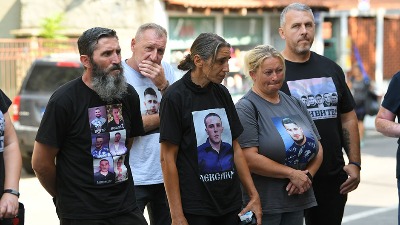 "Kako vas nije sramota": Porodice ubijenih u masakru u Duboni i Malo Orašje ne mogu da uđu u sudnicu Okružnog zatvora