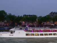 SPEKTAKL na otvaranju OI: Ceremonija na vodi, zastavu Srbije nosili Maja i Dušan (VIDEO)