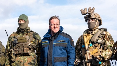 MINISTAR ODBRANE NEMAČKE U AKCIJI - Novi svetski poredak bez Kine, Rusije i SAD