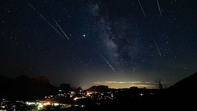 Večeras OBAVEZNO pogledajte u nebo: NAJSJAJNIJA LETNJA KIŠA METEORA dostiže vrhunac