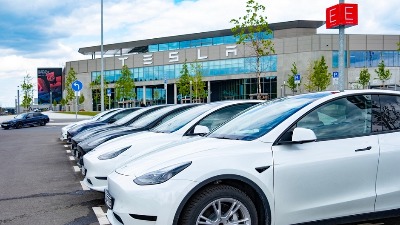 Tesla povlači 1,8 miliona automobila, ovo je problem