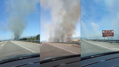 Gust dim kulja pored auto-puta, plamen guta rastinje (VIDEO)