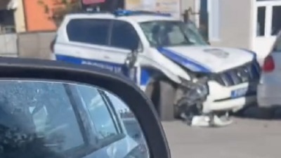 Težak udes u Futogu: Slupan i policijski auto (VIDEO)
