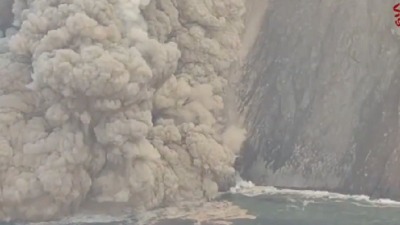Italija: Lava se izlila u more, najviši nivo uzbune (VIDEO)