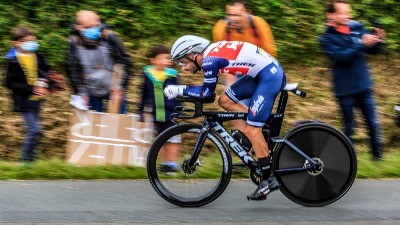 Kažnjen jer je zastao da poljubi partnerku i sina