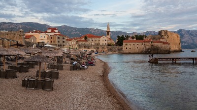 Pukla sezona u Crnoj Gori, a cene OGROMNE: Gde je logika?