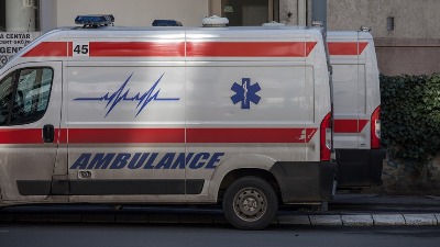 Užas u školskom dvorištu: Gurnuli dečaka (14), udario glavom o beton