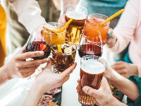 Dovoljno je nekoliko čaša za posledice: Nova studija pokazala kako alkohol utiče na mozak 