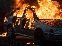 Izgorela dva automobila na Bežanijskoj kosi