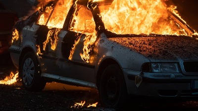 Izgorela dva automobila na Bežanijskoj kosi