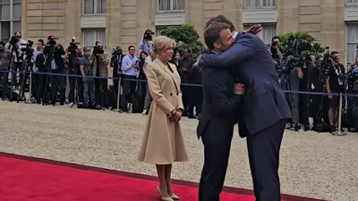 VUČIĆ BI KOD MAKRONA Ima predsednik Francuske i svojih muka...